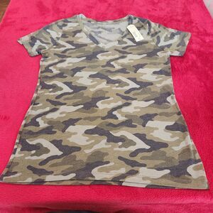 NWT Arizona Jeans Camo V Neck top Juniors Size Large